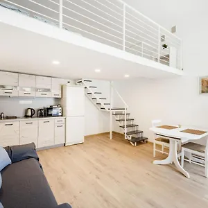 Appartamento V12, Budapest