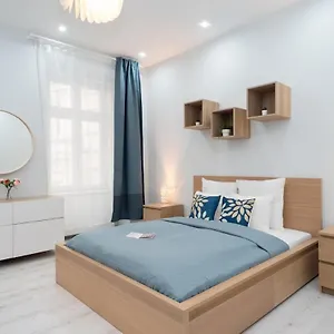 Appartamento New Spacious At Superb Location, Budapest